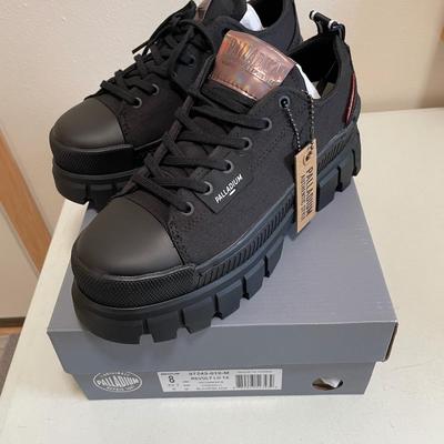 New Palladium Boots Revolt Lo Black Size 8