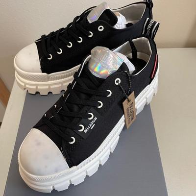 New Palladium Boots Revolt Lo Black/Wht Size 8.5
