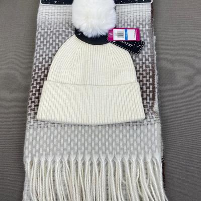 New Vince Camuto Knit Beanine and Scarf Set