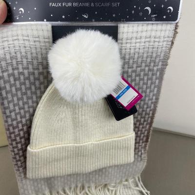 New Vince Camuto Knit Beanine and Scarf Set