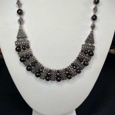 Nice Silver tone Necklace and Earrings Set