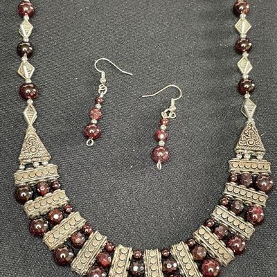 Nice Silver tone Necklace and Earrings Set