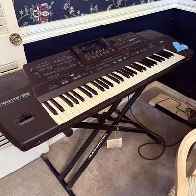 Lot 4: Roland Keyboard & Stand