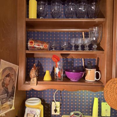 Lot 6: Kitchen Yellow Decor & Books