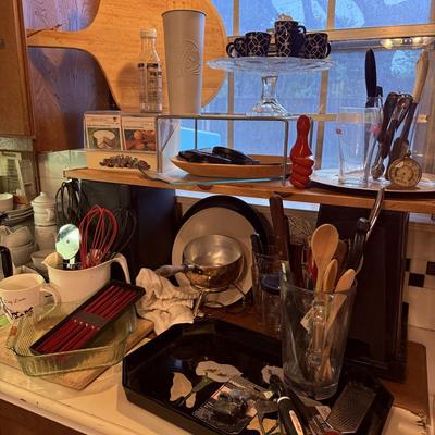 Lot 7: Kitchen White Decor & More