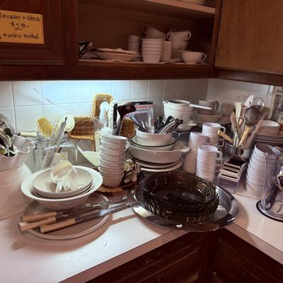 Lot 7: Kitchen White Decor & More