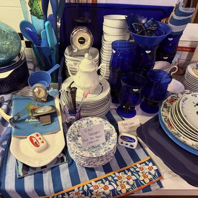 Lot 9: Kitchen Blue Decor Selection