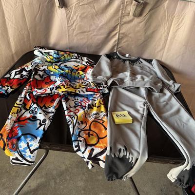 2 GIRLS SWEAT SUITS SIZE 7