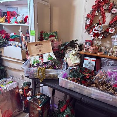 Lot 14: Garage / Holiday Selection Right Side including Cabinet