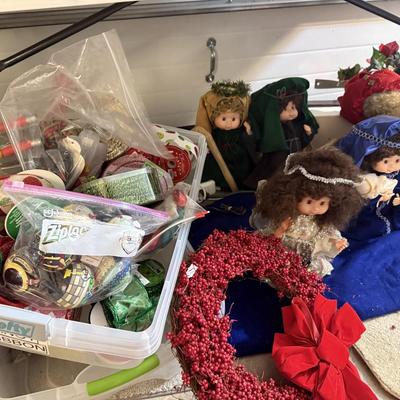 Lot 15: Against Garage Door Holiday Selection