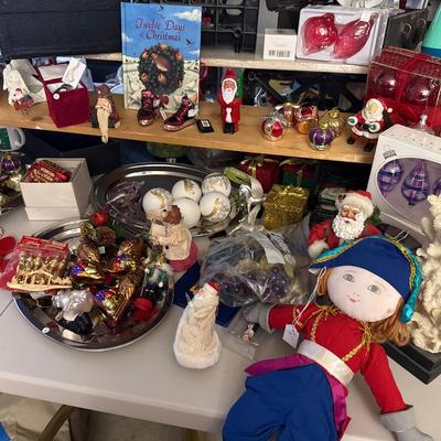 Lot 18: Garage Center Table Holiday Selection