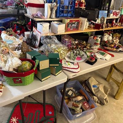 Lot 18: Garage Center Table Holiday Selection