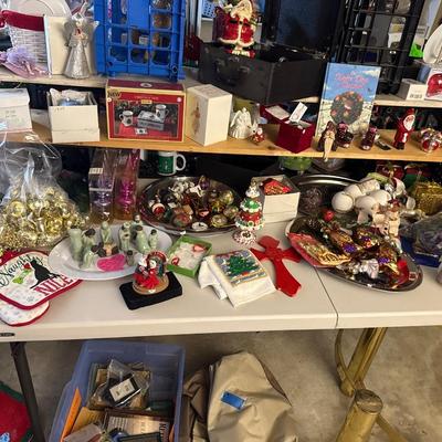 Lot 18: Garage Center Table Holiday Selection