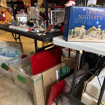 Lot 18: Garage Center Table Holiday Selection