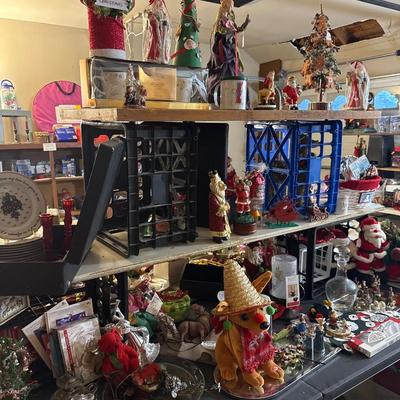 Lot 18: Garage Center Table Holiday Selection