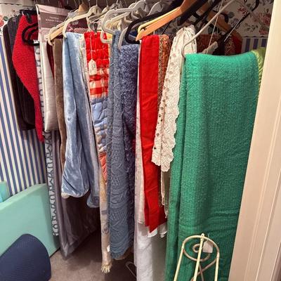 Lot 22: Linens Closet