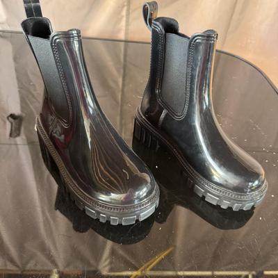 LADIES BOOTS, SWEATERS AND HOODIE