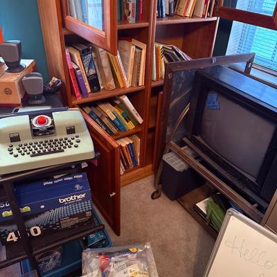 Lot 29: Office Selection including File Cabinets, Books & More