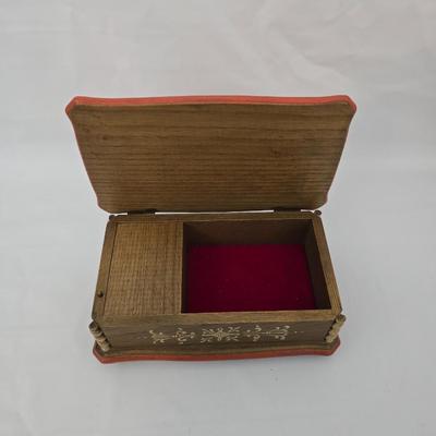 Antique book - The Scottish Clans and Their Tartans By W A K Johnston Ltd - with neat wooden musical trinket box