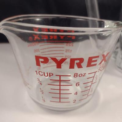 Pyrex Measuring Cup and Catamount Glass Fat Separator