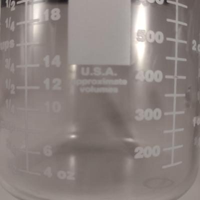 Pyrex Measuring Cup and Catamount Glass Fat Separator