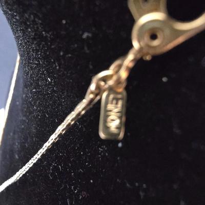 Beautiful vintage gemstone pendant with Monet gold toned necklace