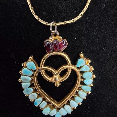 Beautiful vintage gemstone pendant with Monet gold toned necklace