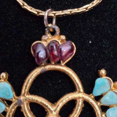 Beautiful vintage gemstone pendant with Monet gold toned necklace