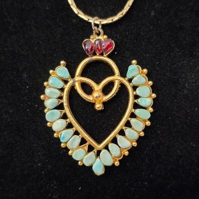 Beautiful vintage gemstone pendant with Monet gold toned necklace