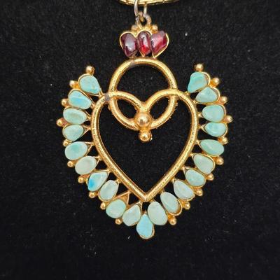 Beautiful vintage gemstone pendant with Monet gold toned necklace