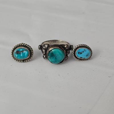 Sterling ring with a pair of earings