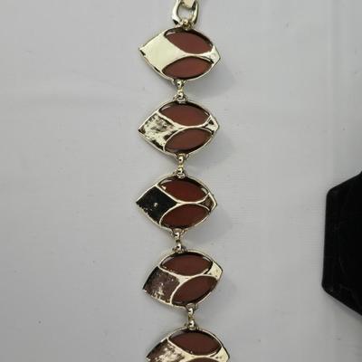 Beautiful Vintage Bracelet, Necklace and earrings - Gold Tone Metal with Brown Thermoset Leaves