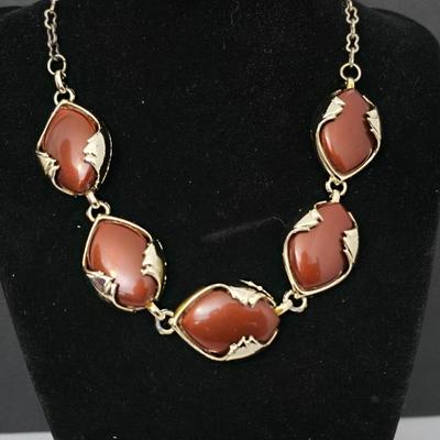 Beautiful Vintage Bracelet, Necklace and earrings - Gold Tone Metal with Brown Thermoset Leaves