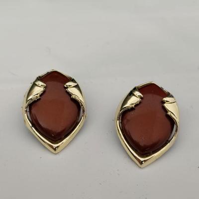 Beautiful Vintage Bracelet, Necklace and earrings - Gold Tone Metal with Brown Thermoset Leaves