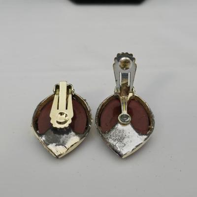 Beautiful Vintage Bracelet, Necklace and earrings - Gold Tone Metal with Brown Thermoset Leaves