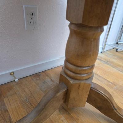25" Oak claw foot side table with brand new table lamp and a vase with faux flowers