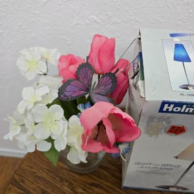 25" Oak claw foot side table with brand new table lamp and a vase with faux flowers