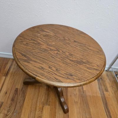 25" Oak claw foot side table with brand new table lamp and a vase with faux flowers