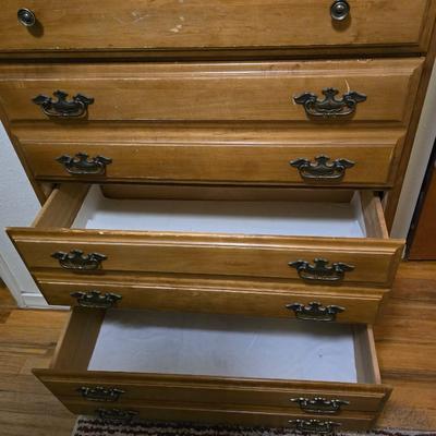 Nice vintage 4 drawer chest of drawers - nice dresser with separate mount wall mirror