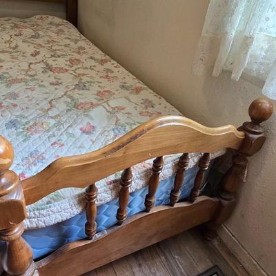 Full sized bed - headboard - Footboard - rail system with boxsprings