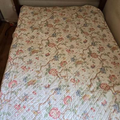 Full sized bed - headboard - Footboard - rail system with boxsprings