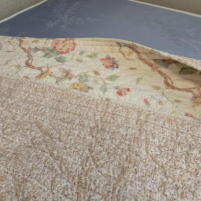 Full sized bed - headboard - Footboard - rail system with boxsprings