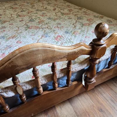 Full sized bed - headboard - Footboard - rail system with boxsprings