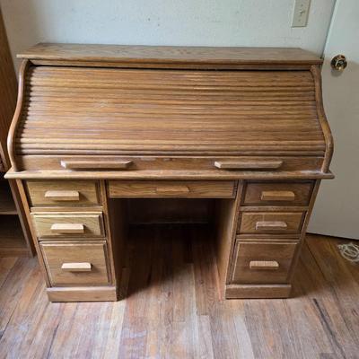 Nice roll top desk