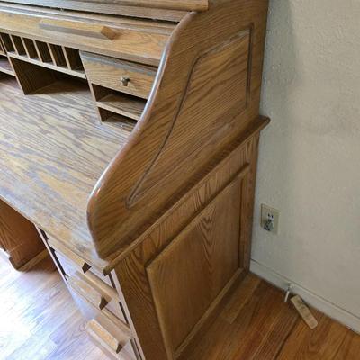 Nice roll top desk