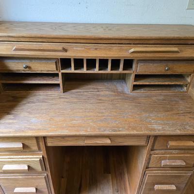 Nice roll top desk