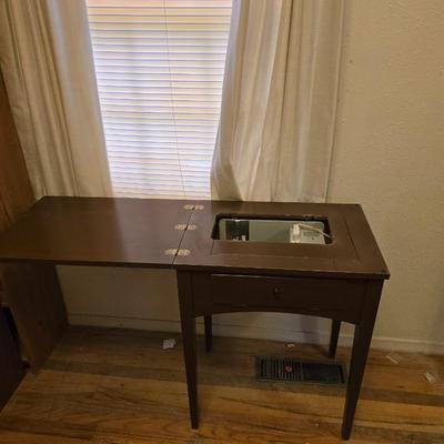 Pfaff 90 sewing machine in sewing machine cabinet with accessories - powers on and runs!