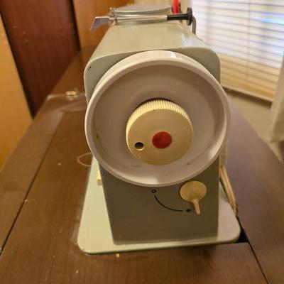 Pfaff 90 sewing machine in sewing machine cabinet with accessories - powers on and runs!