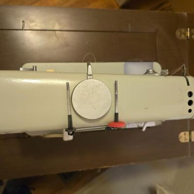 Pfaff 90 sewing machine in sewing machine cabinet with accessories - powers on and runs!