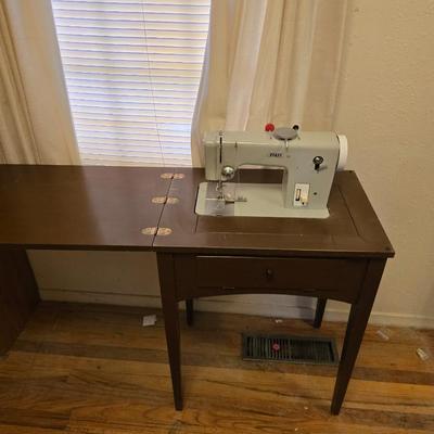 Pfaff 90 sewing machine in sewing machine cabinet with accessories - powers on and runs!